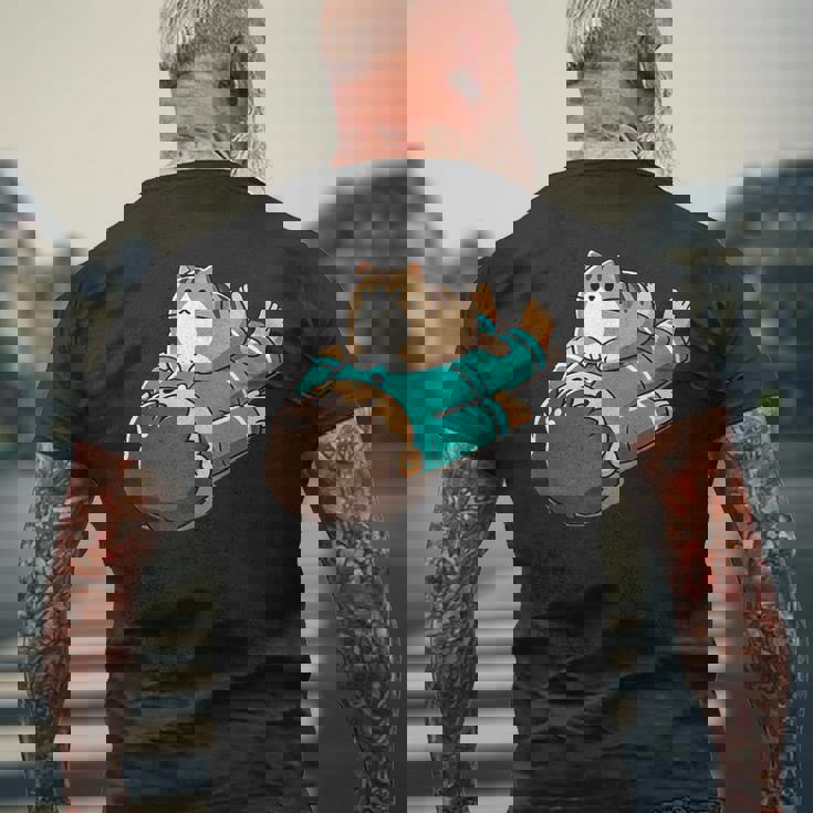 くつろぐ猫 Relaxing Cat メンズTシャツ バックプリント 高齢者への贈り物