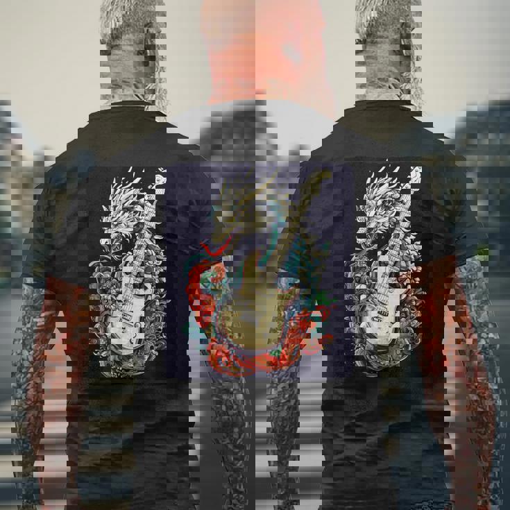 このドラゴンギターステートメントでステージをライトアップ。 メンズTシャツ バックプリント 高齢者への贈り物