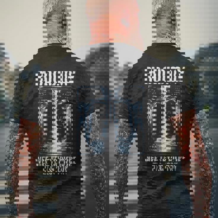 すべての写真が物語を語る放射線科医 メンズTシャツ バックプリント 高齢者への贈り物