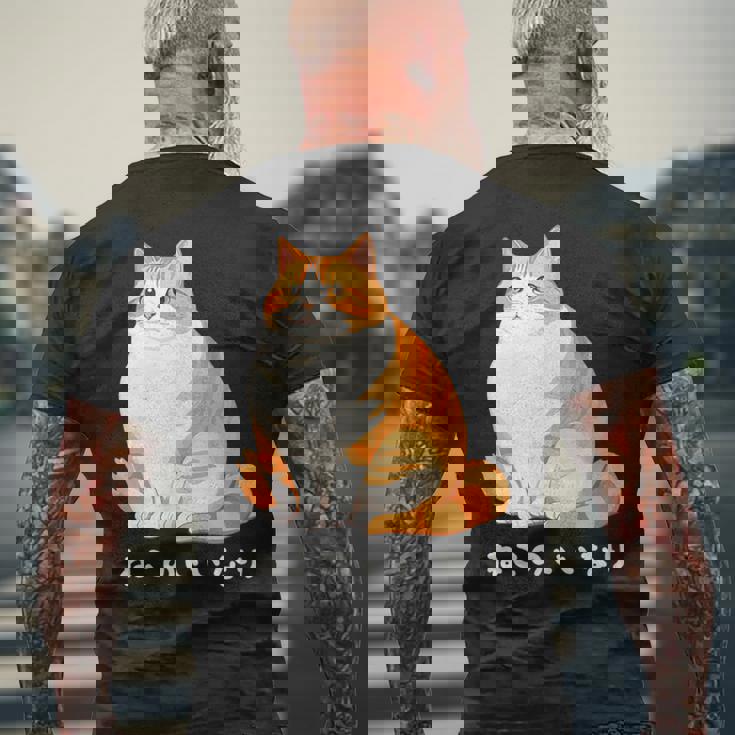 ねこのいいなり 猫 ネコ ぽっちゃり オレンジ猫 茶白猫 茶トラ白猫 イラスト 猫好き おしゃれ かわいい メンズTシャツ バックプリント 高齢者への贈り物