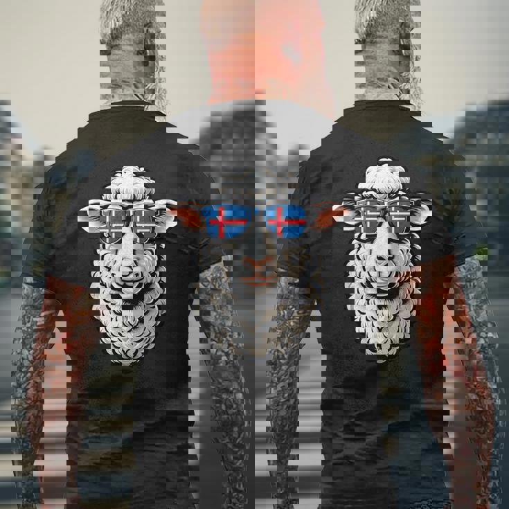 アイスランド土産 アイスランド製品 ハイキング おもしろ羊 メンズTシャツ バックプリント 高齢者への贈り物