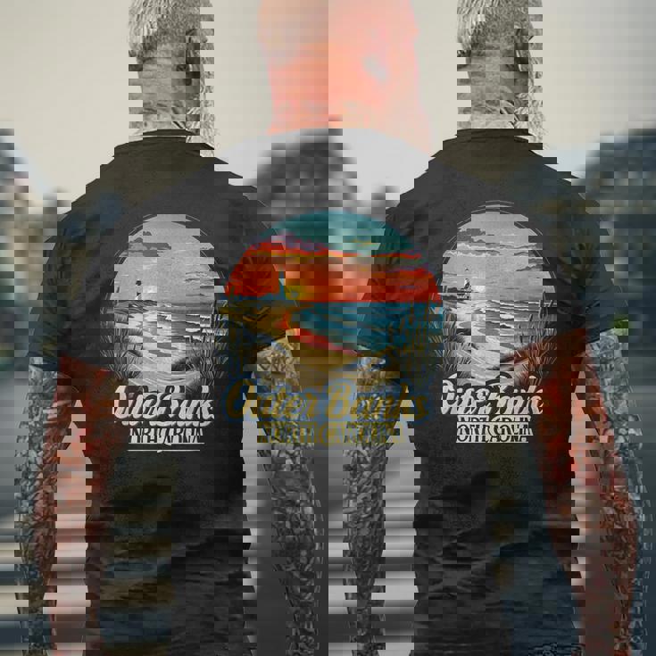 アウターバンクス ノースカロライナ コースタル サンセット ビーチ 灯台 メンズTシャツ バックプリント 高齢者への贈り物