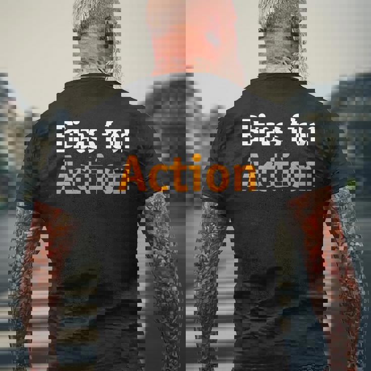 アクションへのバイアス メンズTシャツ バックプリント 高齢者への贈り物