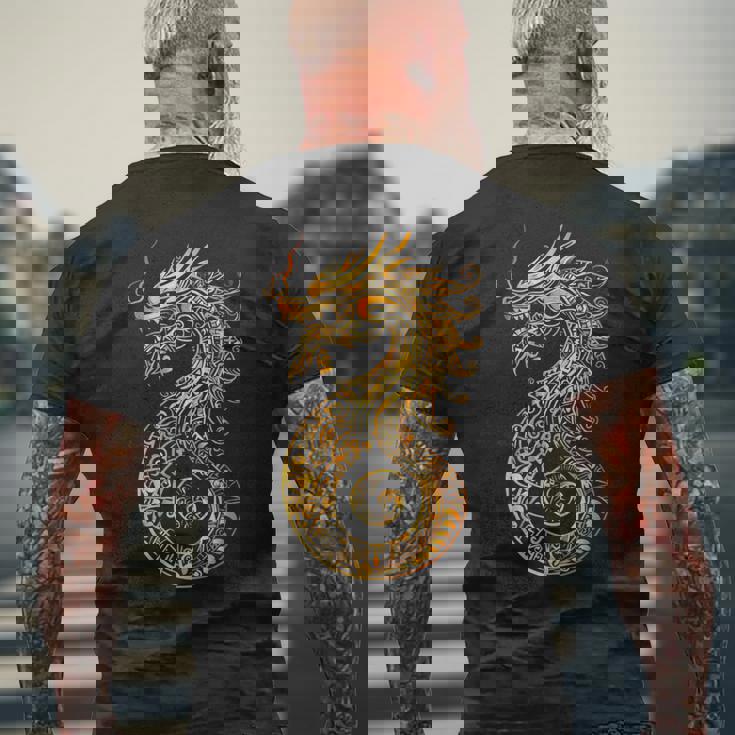 アステカ メキシコ神話 羽をつけた蛇 アートワーク ドラゴン メンズTシャツ バックプリント 高齢者への贈り物