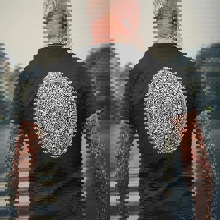 アステカまたはマヤ暦 メンズTシャツ バックプリント 高齢者への贈り物
