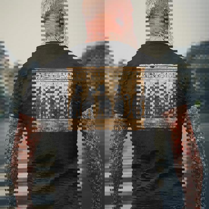 アヌビス 子猫 パピルス スクロール ピラミッド エジプトアート 猫 メンズTシャツ バックプリント 高齢者への贈り物