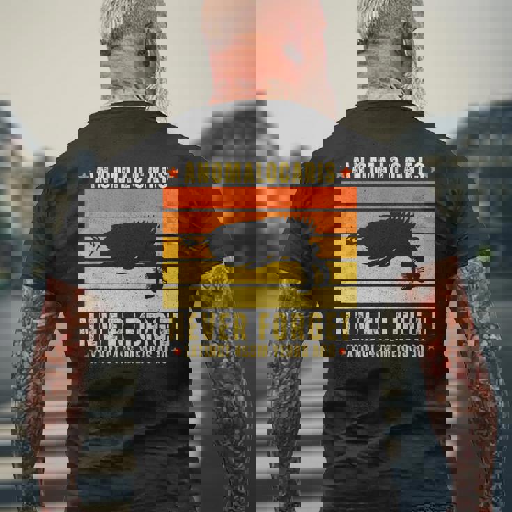 アノマロカリスは絶滅した節足動物を決して忘れない メンズTシャツ バックプリント 高齢者への贈り物