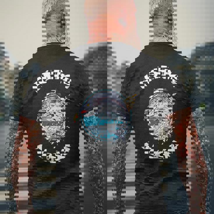 アラスカの魚アラスカの野生の鮭のお土産釣りアラスカ メンズTシャツ バックプリント 高齢者への贈り物