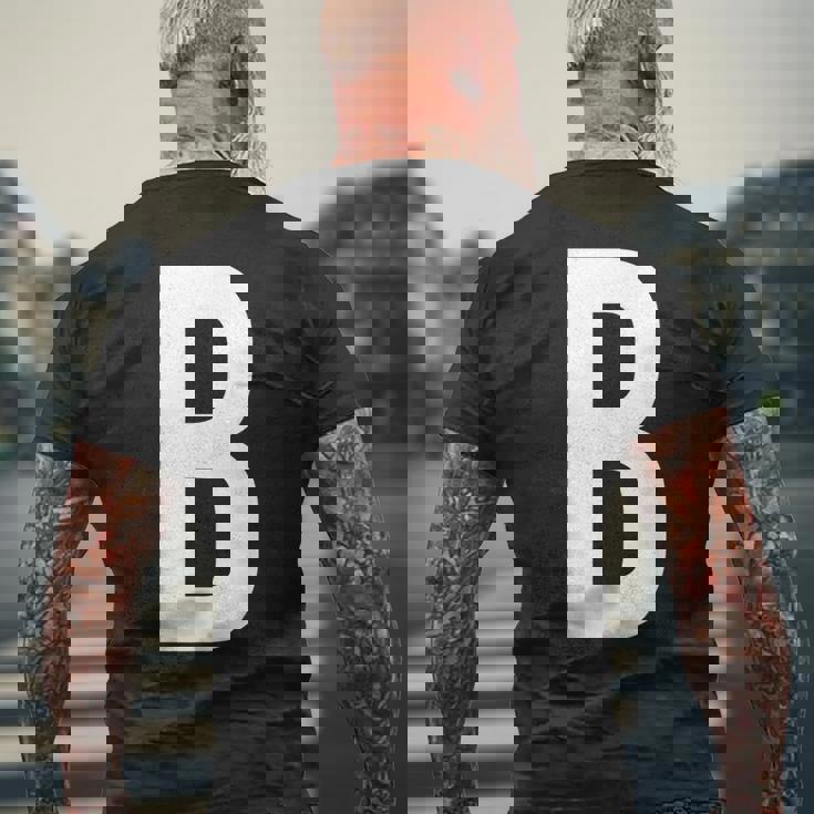 アルファベットアルファベットモノグラムイニシャル。 メンズTシャツ バックプリント 高齢者への贈り物