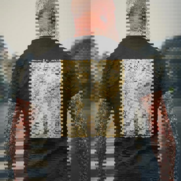 アンティーク地図 海の生き物 海賊 メンズTシャツ バックプリント 高齢者への贈り物