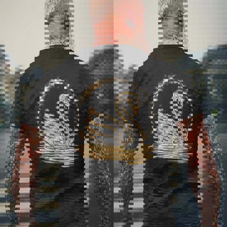 アート プリント モチーフとしての美しい白鳥、ギフトのアイデア メンズTシャツ バックプリント 高齢者への贈り物