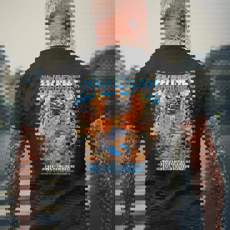 イタリアンブレインロットミームブーツレッグ メンズTシャツ バックプリント 高齢者への贈り物