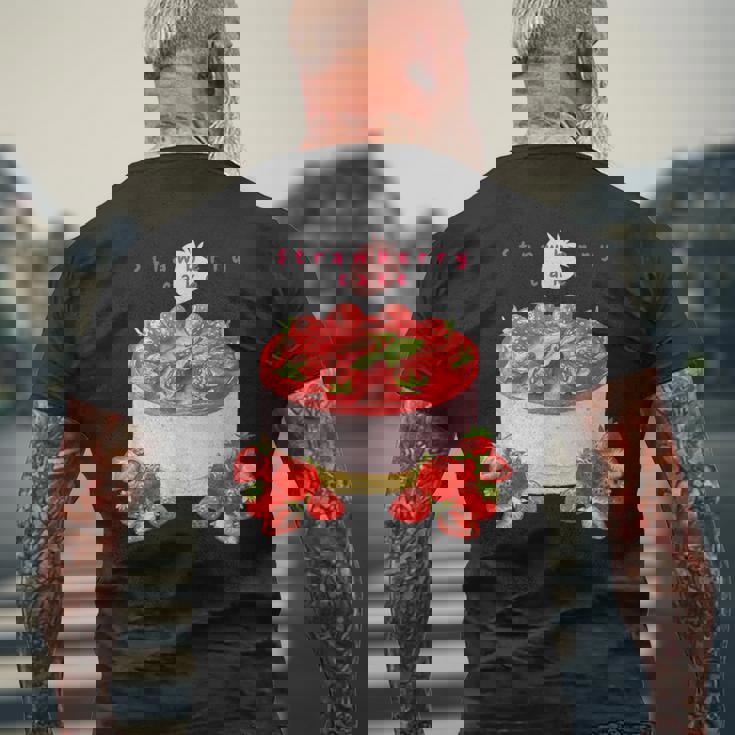 イチゴケーキ スイーツ デザート かわいい 春 パティシエ、普段着、いちご狩り、いちご、ストロベリー、お菓子 メンズTシャツ バックプリント 高齢者への贈り物