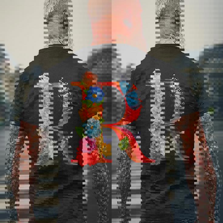 イニシャル R アルファベット バタフライ ローズ 花 水彩 モノグラム メンズTシャツ バックプリント 高齢者への贈り物