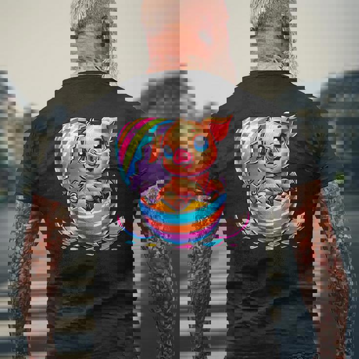 イースターエッグのかわいい赤ちゃん豚の漫画アート。 メンズTシャツ バックプリント 高齢者への贈り物