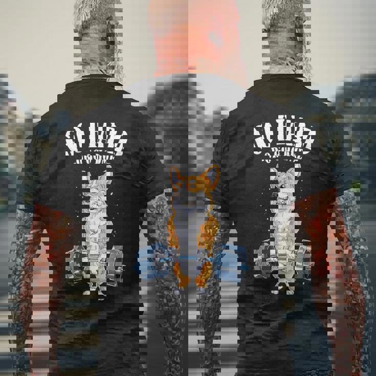 ウェルシュ・コーギー いぬ 犬 筋トレ 筋肉 バーベル ウエイトリフティング メンズTシャツ バックプリント 高齢者への贈り物