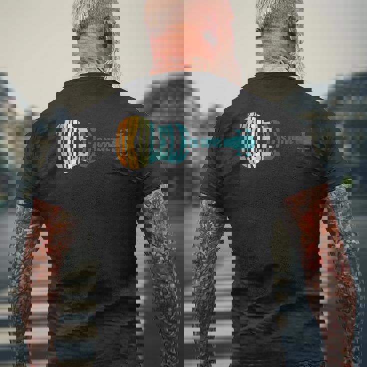 ウクレレ・イズ・ラブ アコースティック ハワイアン ミュージシャン ウクレレ アロハ ギター メンズTシャツ バックプリント 高齢者への贈り物