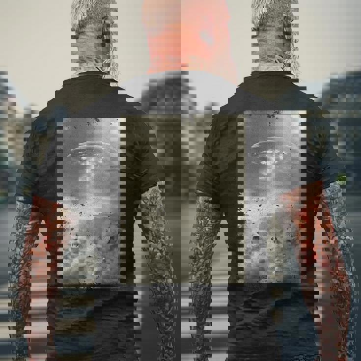 エイリアン Ufo の侵略 面白いハムスターの自撮り メンズTシャツ バックプリント 高齢者への贈り物