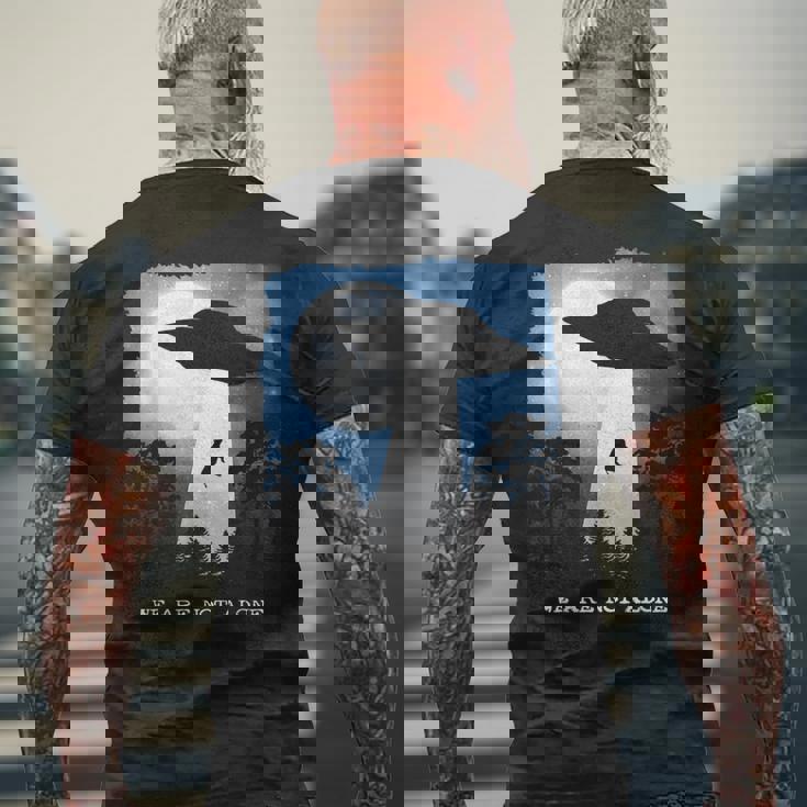 エイリアン アブダクション 牛 Ufo We Are Not Alone ギフト メンズTシャツ バックプリント 高齢者への贈り物