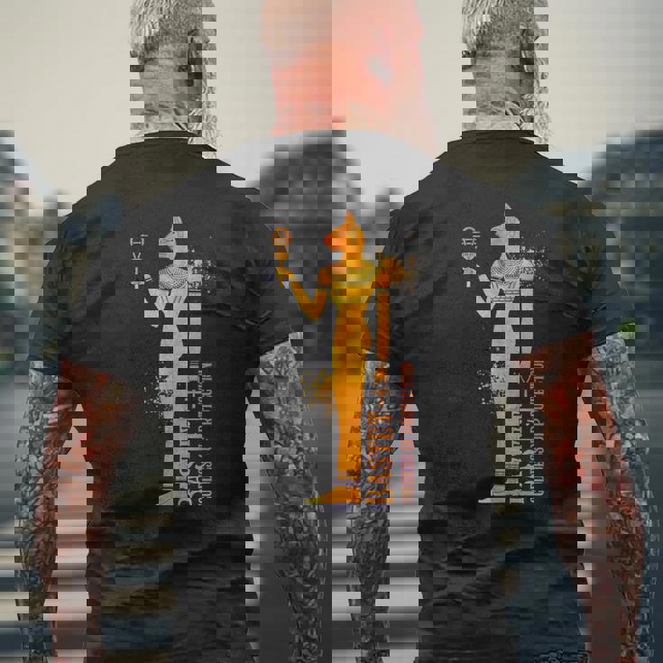 エジプトの女神バステトの彩色画 メンズTシャツ バックプリント 高齢者への贈り物