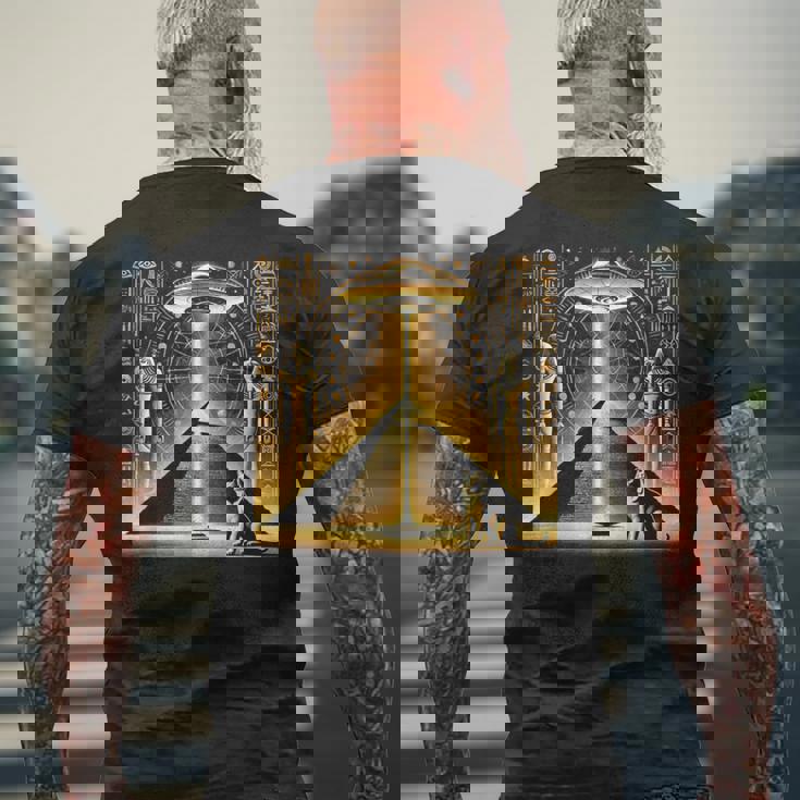 エジプトピラミッドufo猫と光エネルギー Egypt Ufo Pyramid Beam メンズTシャツ バックプリント 高齢者への贈り物