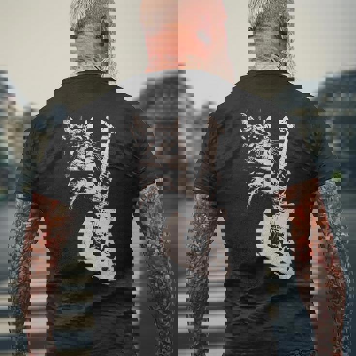 エレキギターを弾く猫 面白い猫ロッカー ロックショーで メンズTシャツ バックプリント 高齢者への贈り物