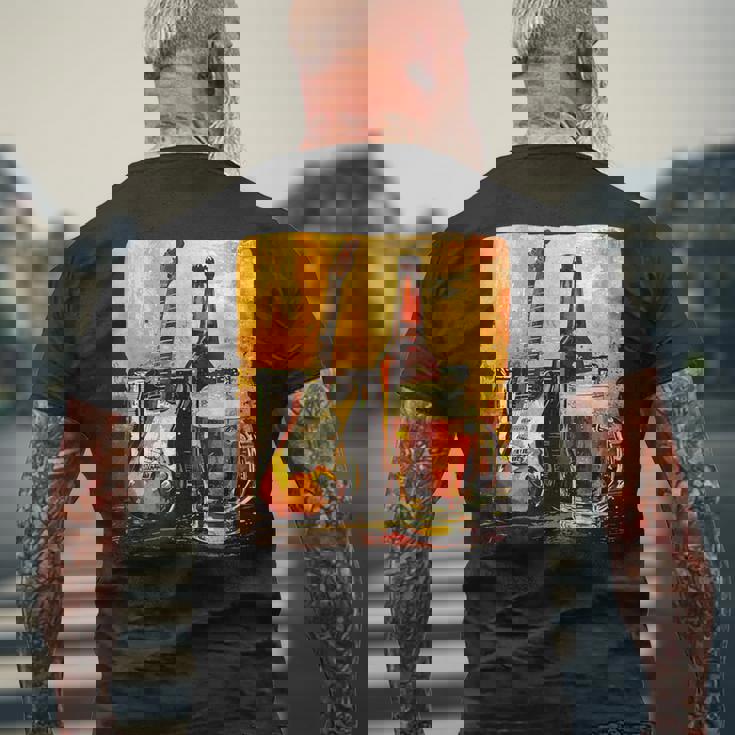 エレキギター好きのための酒とビールのロックギター メンズTシャツ バックプリント 高齢者への贈り物