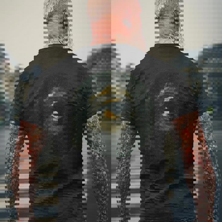 オディロン・ルドンによるビジョン メンズTシャツ バックプリント 高齢者への贈り物