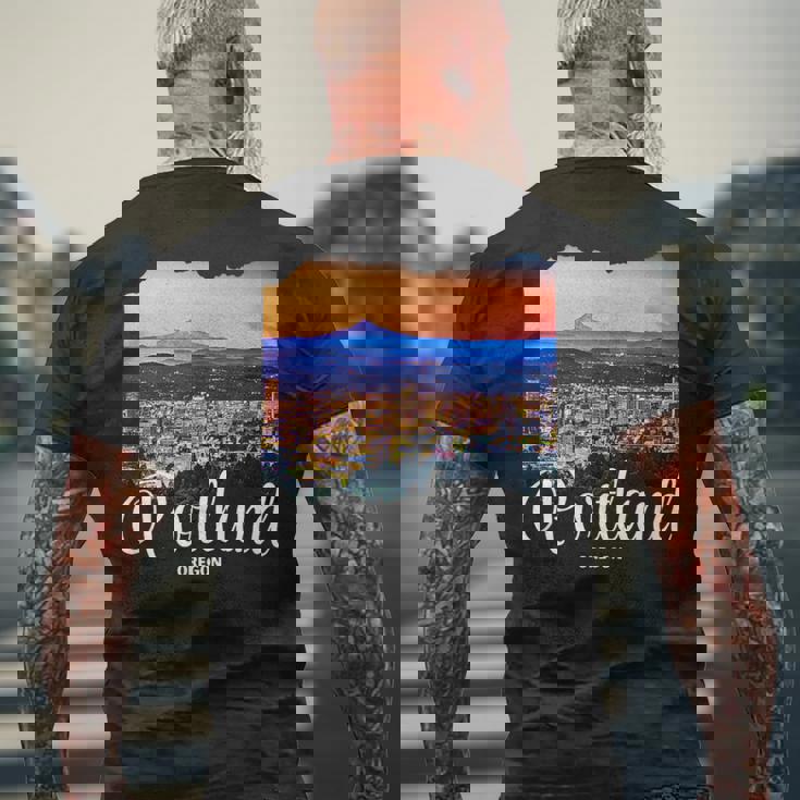 オレゴン州 ポートランドのお土産 ポートランド メンズTシャツ バックプリント 高齢者への贈り物