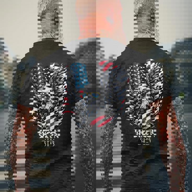 オレゴン州オハイオ州 7月4日 アメリカ国旗 メンズTシャツ バックプリント 高齢者への贈り物