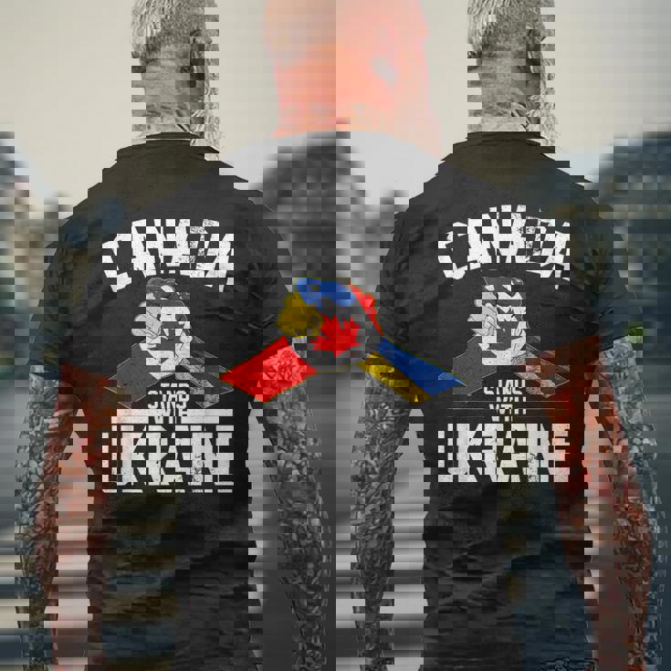 カナダはウクライナのウクライナのカナダの旗のtシャツで立ちます メンズTシャツ バックプリント 高齢者への贈り物