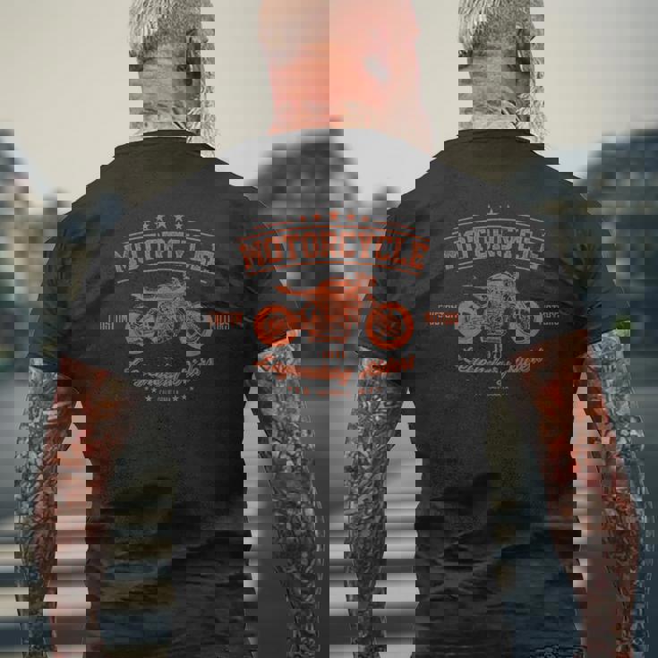 カフェレーサー カスタム バイク 伝説のライダー カリフォルニア ロサンゼルス スクランブラー モーターサイクル メンズTシャツ バックプリント 高齢者への贈り物