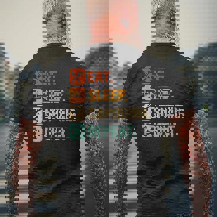 カポエイラ 格闘技 ダンス 武道 メンズTシャツ バックプリント 高齢者への贈り物