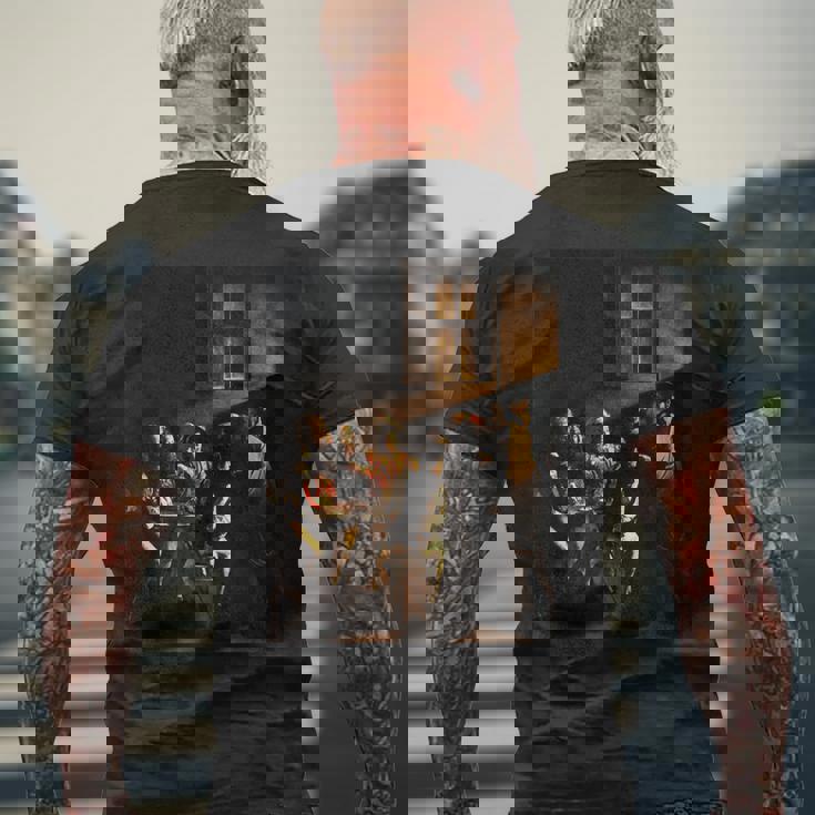 カラヴァッジョの聖マタイの召し メンズTシャツ バックプリント 高齢者への贈り物