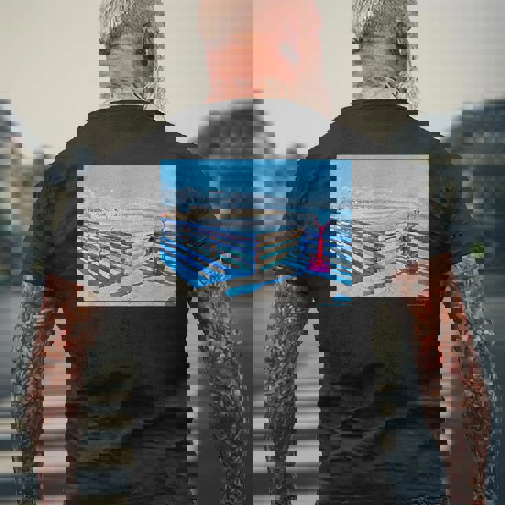 カリフォルニアの桟橋からのカラフルな海の景色 メンズTシャツ バックプリント 高齢者への贈り物