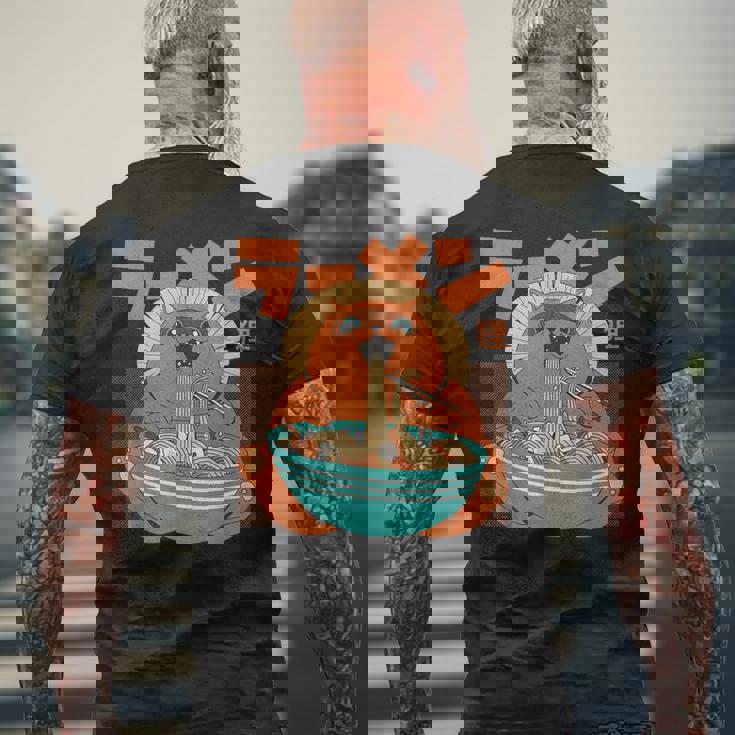 カワイイ ラーメンタヌキ妖怪 オタク アニメ 漫画 メンズTシャツ バックプリント 高齢者への贈り物