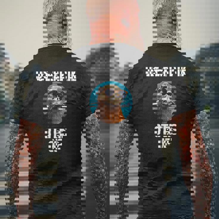 カワウソ 動物 カワウソ メンズTシャツ バックプリント 高齢者への贈り物