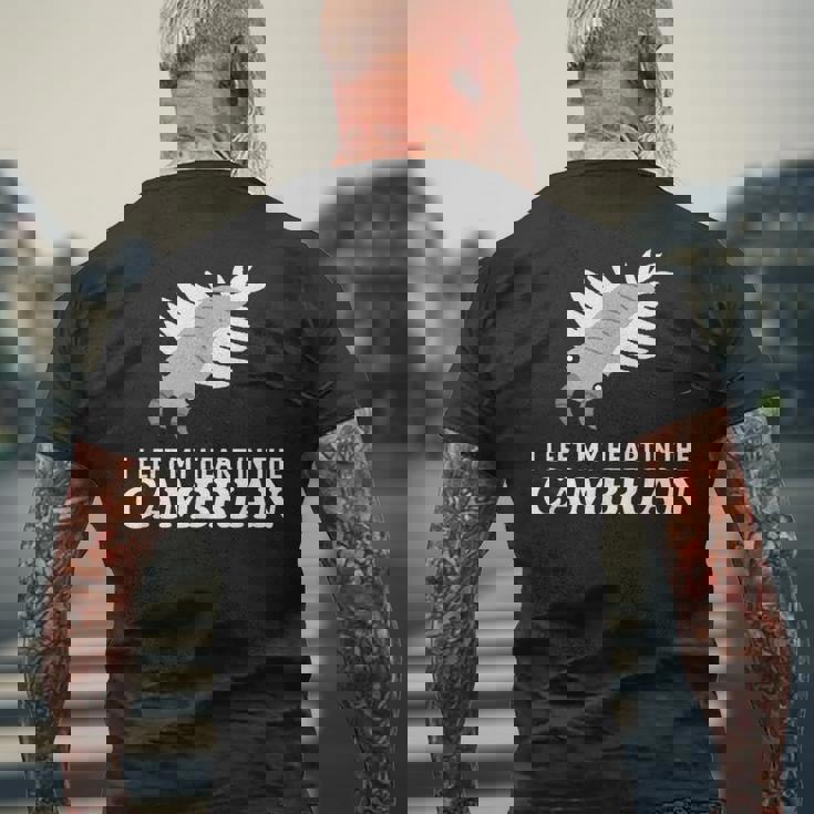 カンブリア紀の面白いアノマロカリス・パレオに心を残した メンズTシャツ バックプリント 高齢者への贈り物