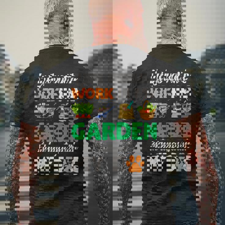 ガーデニング 犬 ペット好き 庭師 庭 ペット ギフト 植物 メンズTシャツ バックプリント 高齢者への贈り物