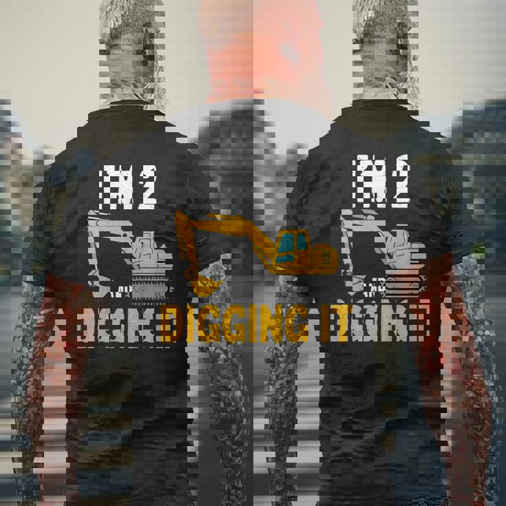 キッズ I'm 2 And Digging It 男の子向けのかわいいショベルデザイン メンズTシャツ バックプリント 高齢者への贈り物