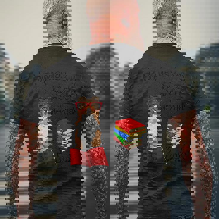 キュート・ハピネス・イズ・シェルティー・アンド・ブックス・シェルティー・マム メンズTシャツ バックプリント 高齢者への贈り物