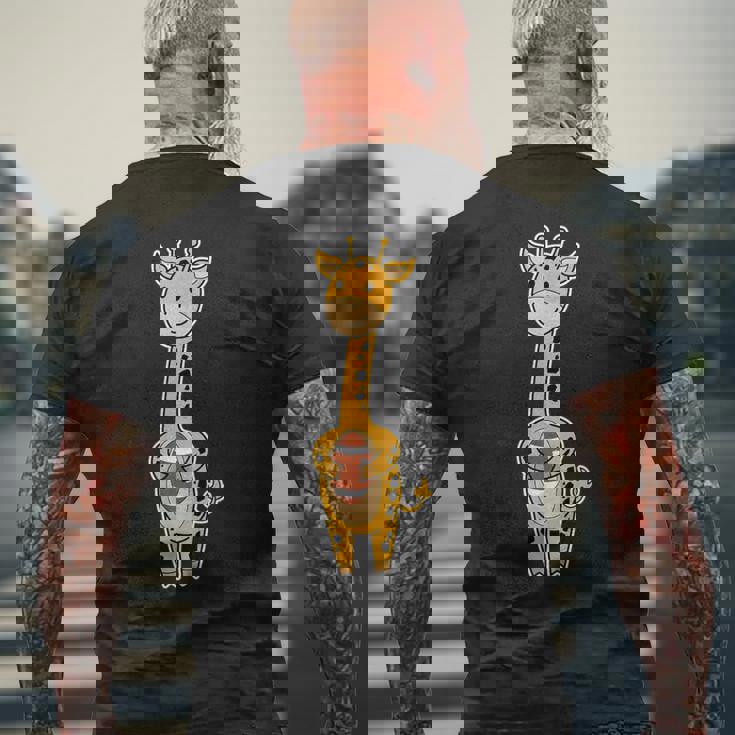 キリンはアメリカンフットボールを演じています。 メンズTシャツ バックプリント 高齢者への贈り物