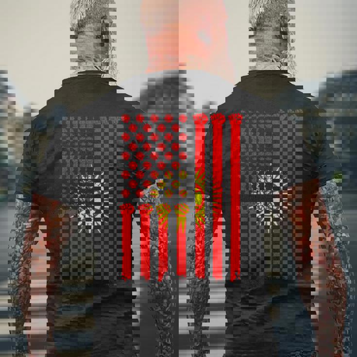 キルギス アメリカ 手拳 キルギス ルーツ アメリカ キルギス 国旗 メンズTシャツ バックプリント 高齢者への贈り物