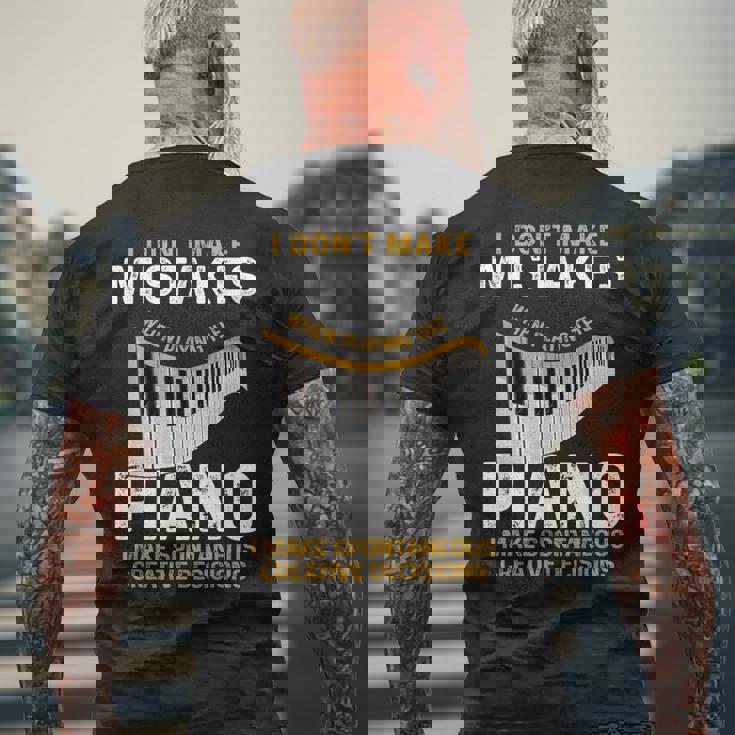 キーボード ピアニスト 面白い 音楽 ミュージシャン ピアノ奏者 恋人 メンズTシャツ バックプリント 高齢者への贈り物