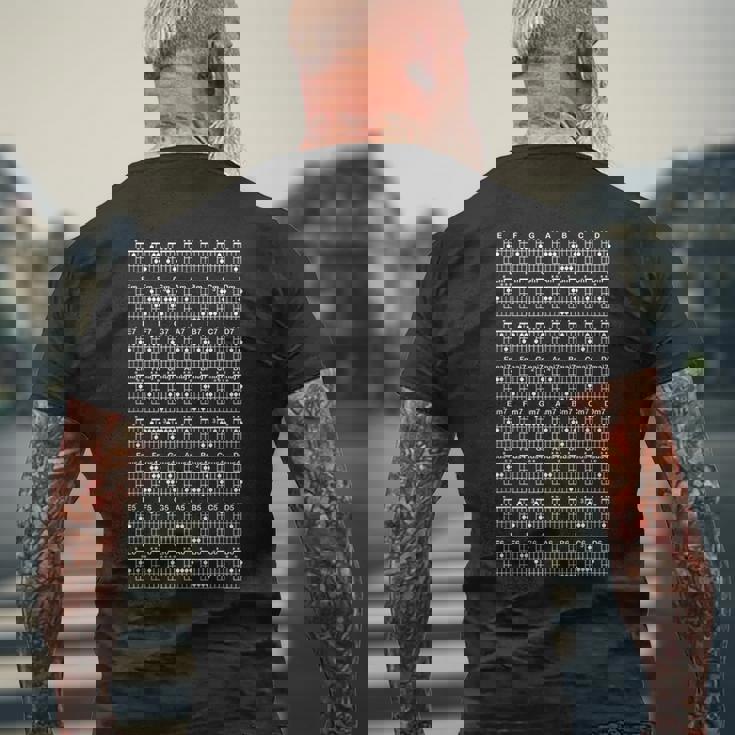 ギター 運指 コード一覧 音楽 ギフトアイデア おもしろ ギター奏者 クラシック ギタリスト コード表 おしゃれ メンズTシャツ バックプリント 高齢者への贈り物