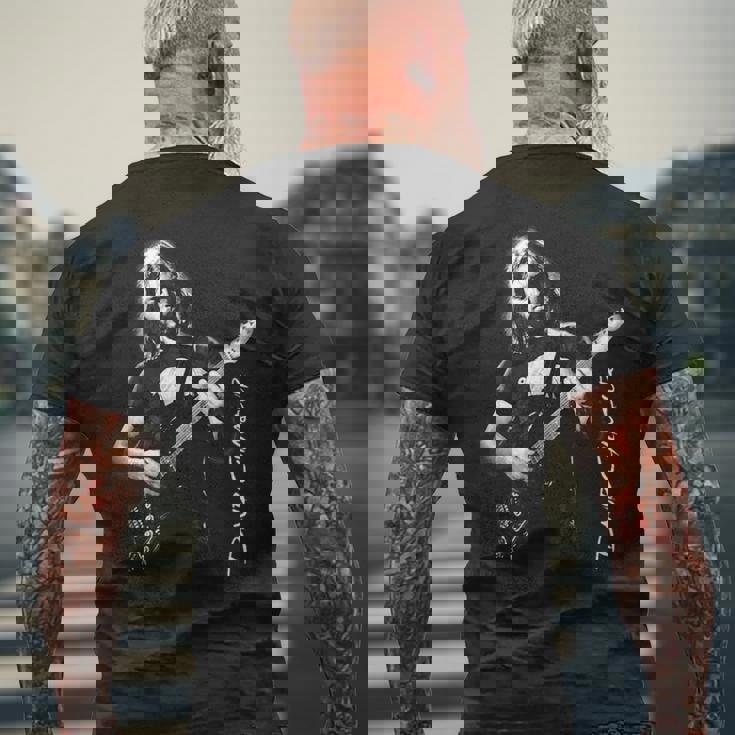 ギターを弾くデビッド・ギルモア メンズTシャツ バックプリント 高齢者への贈り物