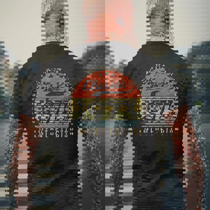 クラシック 1973 限定版 ヴィンテージ 1973年生まれのレトロな誕生日。 メンズTシャツ バックプリント 高齢者への贈り物