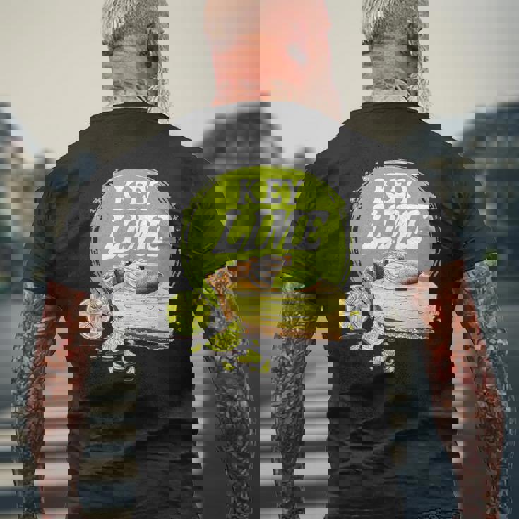 クラシックなデザート愛好家のための素晴らしいキーライムパイ。 メンズTシャツ バックプリント 高齢者への贈り物