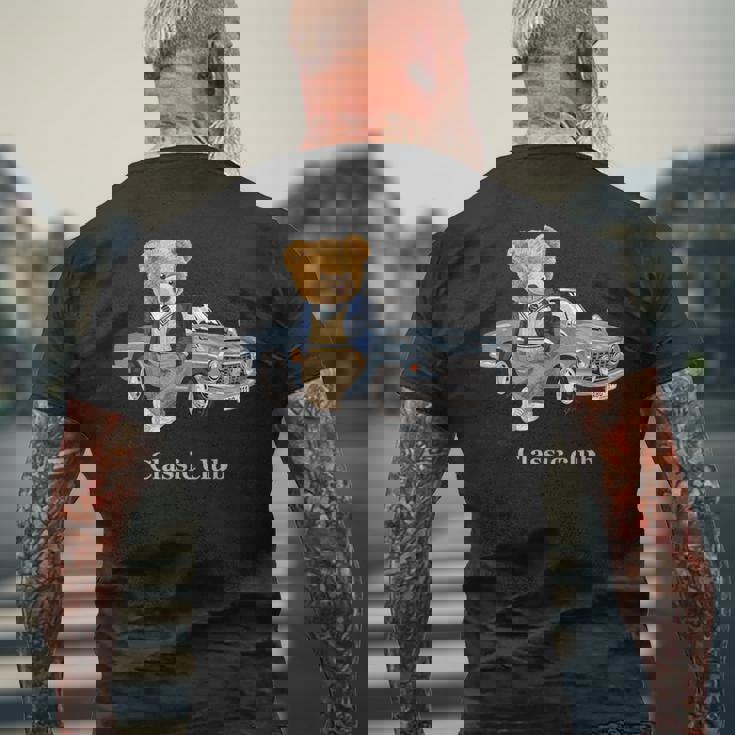 クラシックカーがかわいいテディベア。 メンズTシャツ バックプリント 高齢者への贈り物