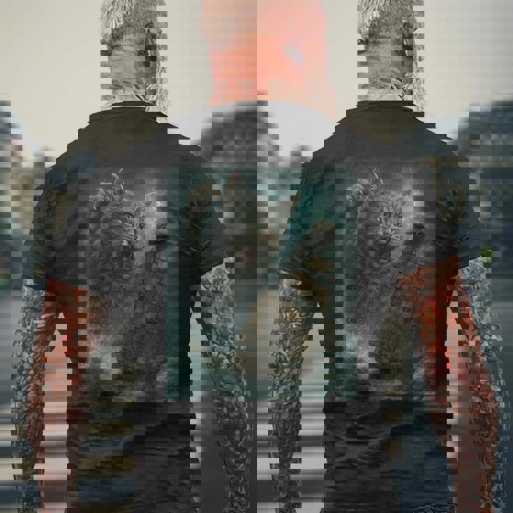 クラーケンの海の怪獣が海に潜る海賊船を襲う巨大猫 メンズTシャツ バックプリント 高齢者への贈り物